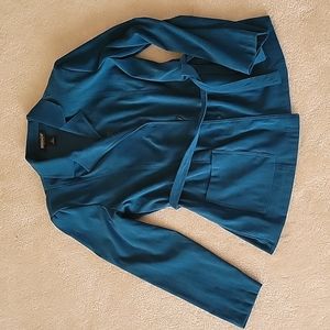 Turquoise microfiber briggs button and tie jacket with patch front pockets